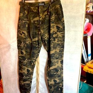 Love Moda olive camo l large jeans with belt